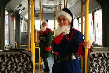 София се включва в празничното настроение с ретро коледен автобус