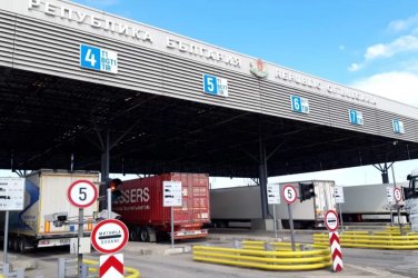 Интензивен трафик на граничните пунктове „Капитан Андреево“ и „Калотина“ тази вечер