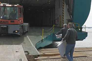 Корабът „Дружба“ отплава с изборни книжа за моряците