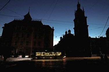 Масови прекъсвания на тока: Руски атаки свалиха електропроизводството на Украйна „до нула“