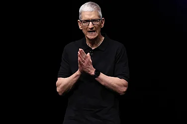 Тим Кук се оттегля от Apple като главен изпълнителен директор през септември