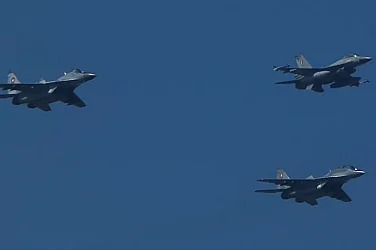 Съвместен щит над Балканите: Български МиГ-29 и гръцки F-16 полетяха в общ строй