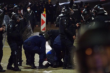 Над 70 задържани след безредиците в София, разследват опит за подпалване на подстанция