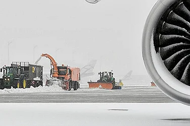 Зимната буря „Горети“ парализира Западна Европа: Oтменени полети, спрени влакове и жертви