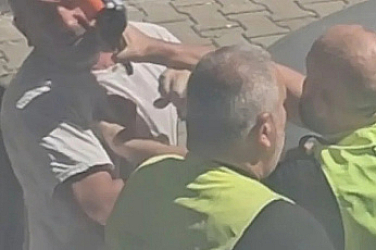 Агресивният служител на ЦГМ остава в ареста