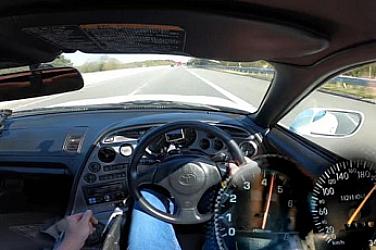 Германската полиция спря двойка след секс със 140 км/ч.