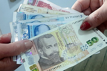 Близо 70 на сто от работодателите дават коледни бонуси на работниците и служителите си