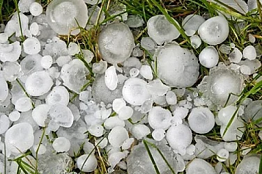 Динамично време след изборите: Дъжд, гръмотевици и риск от градушки