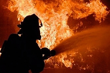 Пожарът над село Илинденци се разраства, вятърът усложнява гасенето