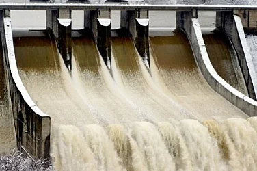 Три язовира преливат, още 13 са 100% пълни