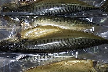 Кисели краставички с „добавка“ парацетамол и риба с живак: Опасни пратки спрени у нас