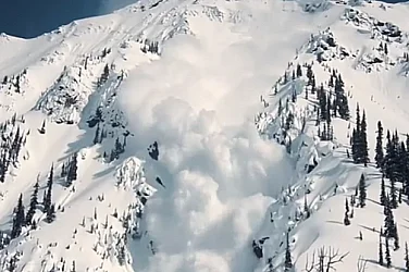 Повишена лавинна опасност около Седемте рилски езера след силен вятър и нов сняг