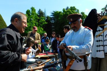 Русенското дружество „Традиция“ отбелязва 25 години с мащабна изложба на оръжие и униформи тази събота