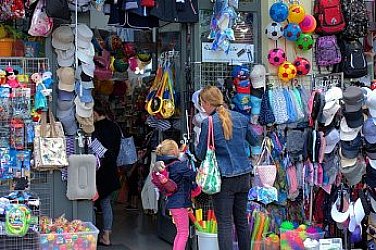 Търговията се сви, спад в сектора за имоти, IT бизнесът дърпа нагоре