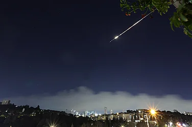 Нови ирански атаки в Израел, взривове и в Техеран