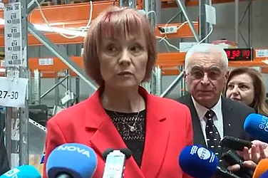 Нощна акция „Машини“: Бусове разнасят техниката за вота под засилена охрана