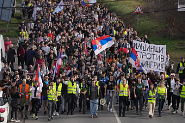 Протестите в Сърбия не стихват: Студенти на шествие от Белград до Нови Сад