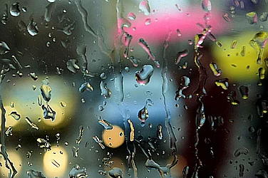 Облачно и дъждовно време, постепенно затопляне към края на седмицата