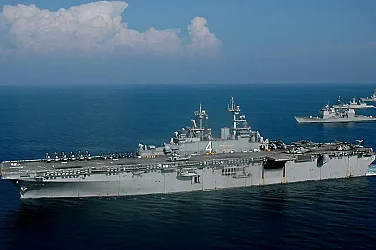 САЩ струпват кораби с хиляди морски пехотинци за десант в Иран