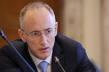 Вдигат заплатите на учителите, но не е ясно откога и с колко