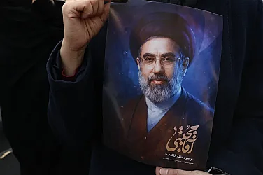 Новият върховен лидер на Иран е в неизвестност – помага ли това на режима?