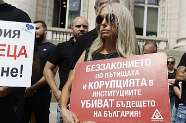 Аплодисменти пред съда: Арест за шофьора на АТВ, премазал майка и дете в „Слънчев бряг“