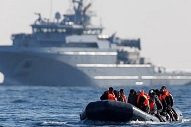 Въвеждат визови забрани и такси за бежанци във Великобритания