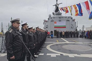 България вдигна флаг на първия си модулен боен кораб от век: „Храбри“