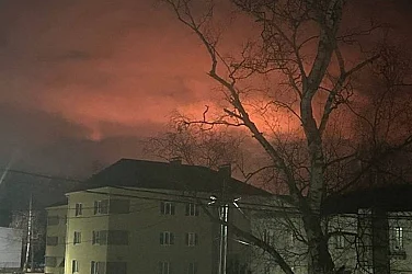 Украински дронове подпалиха ключова рафинерия на „Лукойл“, Русия отвърна с удари по Одеса