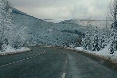 АПИ предупреждава шофьорите за областите със заледени пътища