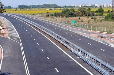 Възстановяват движението по ремонтиран участък от АМ “Хемус“