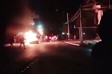 Протестиращи срещу режима на тока в Куба нападнаха офис на комунистическата партия