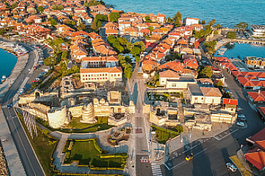 Пияна французойка хвърли кучето си от шестия етаж в Несебър