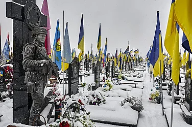 Дронове, ракети и милиони жертви: Войната в Украйна в цифри