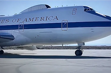 „Самолетът на Страшния съд“ излетя часове преди ултиматума на Тръмп към Иран