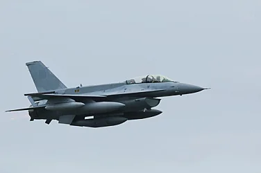 Български изтребители F-16 с тренировъчни маневри, прелетяха над София