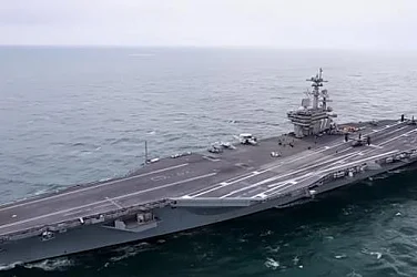 САЩ изпращат трети самолетоносач край Иран, компенсират се загубите в базите