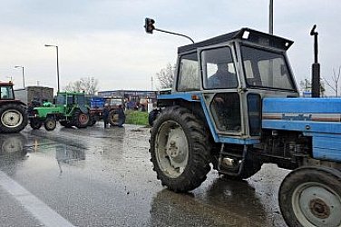Гръцките фермери няма да оттеглят блокадата, докато не им изплатят всичко