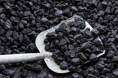 ЕК препоръчва: България да ускори зелената енергия и да спре субсидиите за въглища