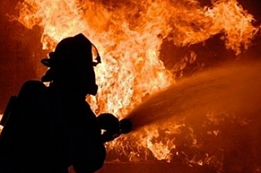 25 къщи изгоряха във вилна зона на Бургас, над 60 души са евакуирани