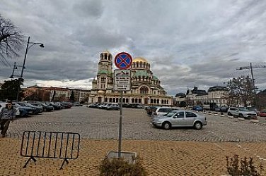 Охранителната зона при „Ал. Невски“ пада, парламентът предлага пешеходна зона