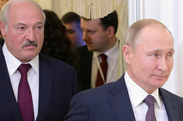 Политологът Дмитрий Орешкин: Лукашенко чувства, че Путин мирише на политически труп