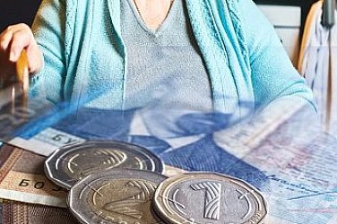 Уреждат коледни добавки със закон ... от следваща година