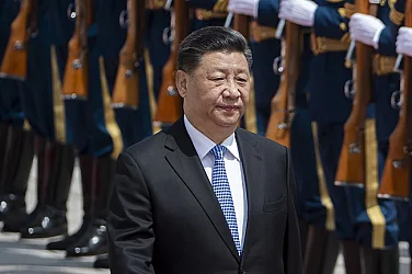 Докато разследва генерали за корупция, Си взима китайската армия на ръчно управление