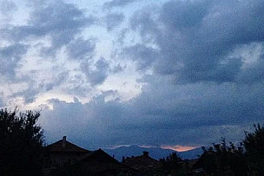 Облачно и ветровито време, застудяване и сняг към четвъртък