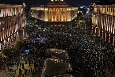 Протест срещу бюджета, ескалация пред парламента