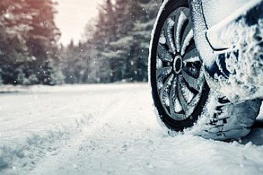 Забравете за геройства зад волана: Снегът е много опасен, има непочистени пътища