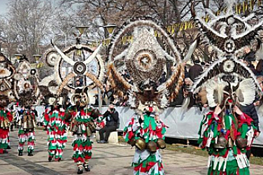 Откриха „Сурва“ с пищен концерт /видео/