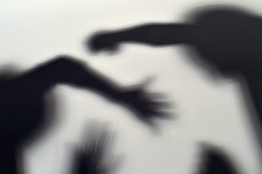 Пореден побой в страната: Тийнейджърки нападнаха момиче в Костинброд