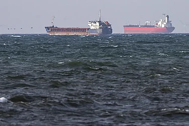 САЩ няма да удължат дерогацията за ирански и руски петрол